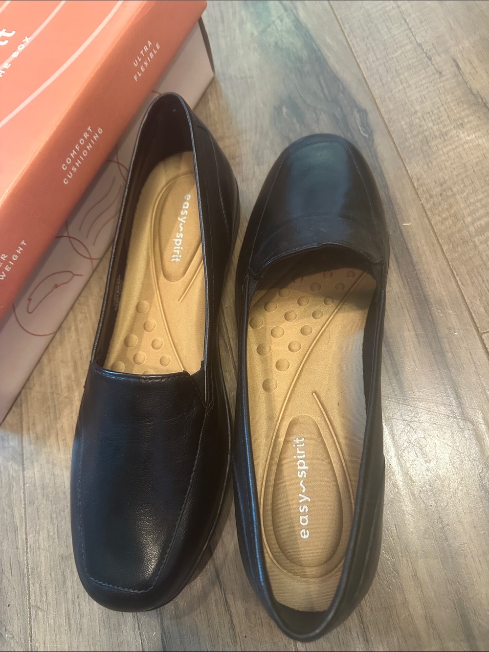 Easy Spirit Black Leather Slip-On Loafers for women - Picture 5 of 9